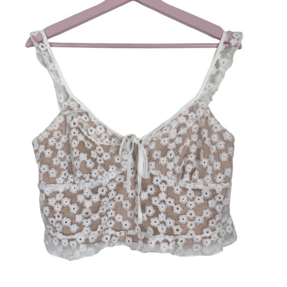 Lulu's Elegant White Lace Cropped Top Size Medium - Picture 1 of 6